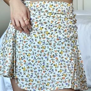 ASOS Design ruched waist flippy mini skirt in ditsy floral Size 00P